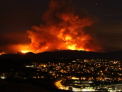 Coasta de Vest a Americii - in flacari de cateva zile: 300 de familii din Los Angeles, evacuate din cauza unui incendiu care a mistuit hectare intregi de paduri - VIDEO
