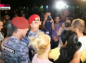 Grupul de barbati inarmati, care a luat sub control acum zece zile o sectie de politie din Erevan, a luat ostatici patru medici - VIDEO