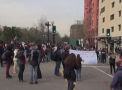 Scene rupte parca din filmele de actiune in Chile. Zeci de studenti, dar si elevi s-au luat la bataie cu politistii, dupa ce acestia au iesit sa protesteze fata de reforma in invatamant - VIDEO