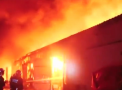 Incendiu puternic la un depozit de materiale de constructii din Beijing. Locuitorii mai multor cladiri din apropiere au fost evacuati - VIDEO