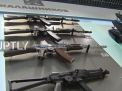 Celebrele arme Kalasnikov au devenit suvenire pe principalul aeroport din Moscova. Producatorul celei mai cunoscute arme de asalt din lume a deschis un magazin in Seremetievo - VIDEO