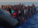 Larga operatiune de salvare pe Marea Mediterana. Salvatorii italieni au reusit sa scape de la inec 300 de imigranti care au pornit din Libia spre Europa - VIDEO