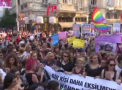 Indignate, zeci de persoane LGBT au iesit pe strazile Istanbulului sa protesteze, dupa ce trupul unei femei transsexuale a fost gasit ars si mutilat intr-o padure din Turcia - VIDEO