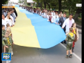 Ziua Drapelului de Stat in Ucraina. In orasul Ujgorod a fost adus pe strazi un steag de o suta de metri, care a fost purtat de numerosi localnici - VIDEO