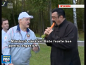 Mandru de ceea ce are in gradina la resedinta sa, Alexandr Lukasenko s-a grabit sa se laude actorului american Steven Seagal: "Mananca sanatos" - VIDEO