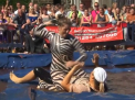 O competitie intre persoanjele din povesti si cele din desene animate s-a dat in Marea Britanie. Mai multi participanti s-au deghizat in eroi si s-au luptat in fata a sute de spectatori - VIDEO