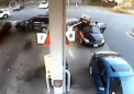 La un pas de tragedie intr-o benzinarie din SUA. Un sofer a lovit accidental o pompa de carburant. Ce a urma dupa asta - VIDEO