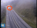 Accident cumplit pe o sosea din Brazilia. Momentul in care o autocisterna ce transporta combustibil se rastoarna si loveste mai multe masini ce veneau din sens opus - VIDEO
