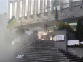5 persoane au fost ranite in urma unui incendiu, care a izbucnit la sediul unei televiziuni ucrainene. Un grup de persoane ar fi incendiat cladirea in timpul unui protest - VIDEO