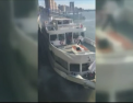 Calatorie cu intorsatura neasteptata pentru turisti in timpul unei excursii prin Londra, dupa ce vasul pe care se aflau 150 de oameni, a luat foc - VIDEO
