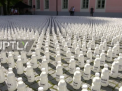 Protest cu 10 mii de sticle cu lapte in fata parlamentului de la Tallinn. Fermierii s-au plans ca au de suferit din cauza ca nu-si pot vinde produsele in Rusia - VIDEO