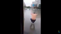 Imagini incredibile din Odesa. Vezi cum a profitat un barbat de puhoiul de apa care a acoperit orasul - VIDEO 