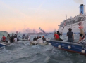 Au protestat pe apa. Sute de venetieni au urcat in barci si gondole, pentru a manifesta impotriva navelor de croaziera care le distrug orasul - VIDEO