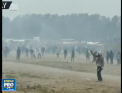 Nemultumiti de conditiile de viata din "jungla" in care traiesc, sute de imigranti si-au aratat furia la Calais  - VIDEO 