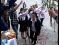"Ziua profesorului" a inceput cu urari, paine si sare: Ce suprize au pregatit elevii pentru dascali - VIDEO