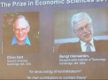 A fost decernat Premiul Nobel pentru economie. Trofeul a fost obtinut de doi economisti, care au fost premiati pentru contributia lor la teoria contractului - VIDEO