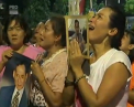 Regele Thailanda s-a stins, dupa o domnie de 7 decenii. Sute de oameni s-au adunat la spital, unii au lesinat, altii nu se puteau opri din plans - VIDEO