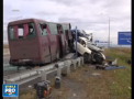 Accident teribil in Osetia de Nord. Un autobuz plin cu pasageri s-a izbit violent intr-un trailer incarcat cu masini: Cinci persoane au murit - VIDEO