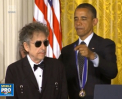 Reactii pro si contra pentru castigatorul premiului Nobel pentru Literatura - Bob Dylan. Unii spun ca merita acest trofeu, iar altii ca trebuia premiat un scriitor - VIDEO