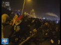 Peste 2.300 de imigranti au fost evacuati ieri din tabara de la Calais: Au sarit peste garduri si s-au calcat in picioare - VIDEO