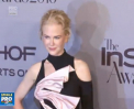Vedetele de la Hollywood nu sunt premiate doar pentru rolurile jucate in filme, ci si pentru vestimentatiile purtate. Care au fost starurile incluse in topul unei reviste americane - VIDEO