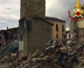 Doua cutremure destul de puternice au zguduit aseara centrul Italiei.  Zeci de cladiri au fost avariate, iar multe s-au prabusit - VIDEO