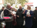 Zeci de pensionari din Chisinau au facut astazi coada la un nou magazin deschis de partidul SOR - VIDEO