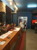 La vot... cu toata nunta! Doi miri dintr-o localitate din Telenesti si-au luat toti invitatii si au mers la sectia de vot - GALERIE FOTO