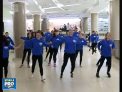  Zeci de tineri au organizat un flashmob la Spitalul Clinic Republican din capitala. Oamenii trebuie sa stie despre administrarea corecta a antibioticelor - VIDEO