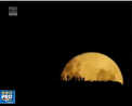 A fost o noapte alba pentru amatorii de astronomie. Ei au stat cu ochii spre cer, fiindca Luna a fost la cea mai mica distanta de Pamant, din ultimii 68 de ani - VIDEO