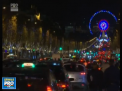Pe bulevardul Champs Elysee au fost aprinse luminile de Craciun. Sute de oameni au venit sa vada momentul luminos - VIDEO