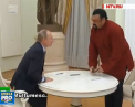 Steven Seagal este oficial cetatean al Rusiei. Astazi, actorul si-a primit pasaportul rus. Vladimir Putin a fost cel care i-a inmanat documentul - VIDEO