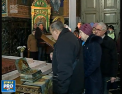 Zeci de enoriasi au facut coada la Catedrala mitropolitana. Toti au venit sa se inchine si sa atinga  moastele sfantuli Nicolae - VIDEO