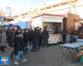 Paine si chifle, direct din intersectie. Chioscul i-a lasat masca pe trecatori: "Amplasata peste noapte ca intr-o tara de minuni" - VIDEO