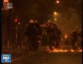 Atena, cuprinsa aseara de proteste violente. Bombe incendiare si pietre au fost aruncate in oamenii legii - VIDEO