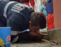 Eroul de la Pitesti! Un pompier din Romania a impresionat toata tara dupa a salvat un caine intoxicat cu fum, in urma unui incendiu: i-a facut respiratie gura la gura - VIDEO