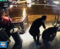Imagini suprinse de camerele de supraveghere din fata clubului de la Istanbul. Printre raniti este si un moldovean - VIDEO