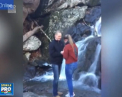 Si-a cerut iubita in casatorie langa o cascada. Ce s-a intamplat in momentul cand a vrut sa-i puna inelul pe deget - VIDEO