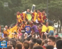 Mii de oameni s-au imbulzit si s-au calcat in picioare la Manila, pentru a atinge o statuie din lemn a lui Isus - VIDEO
