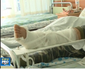 Pietonii in lupta cu ghetusul. Zeci de oameni au ajuns la spital in ultimele zile cu fracturi dupa ce au cazut pe gheata - VIDEO