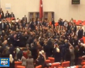 Deputatii turci au trecut de la vorbe la fapte, mai exact la batai. Dupa o discutie aprinsa in legislativ, parlamentarii s-au luat la pumni - VIDEO