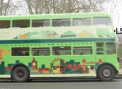 Si cainii pot face o excursie prin Londra. In capitala Angliei a fost inaugurat primul autobuz din lume destinat excursiilor pentru patrupezi - VIDEO