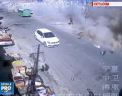 Accident teribil in China. Un camion a intrat in plina viteza in cateva case. Locuintele au fost pur si simplu spulberate - VIDEO