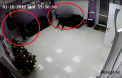Furau fara ca sa stie ca sunt filmati. Cum au fost surprinsi doi tineri intr-o clinica din Ungheni. Politia ii cauta pe indivizi - VIDEO