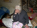 Abandonata de copii si de sistem. O batrana din capitala indura foame, izolata in apartamentul sau. Nu poate merge, iar autoritatile sociale spun ca nu au nicio solutie, pentru ca "Asa e legea!"