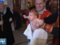 Botez cu acrobatii la Tbilisi. Patriarhul Georgiei - filmat in timp ce roteste micutii si ii scufunda in apa - VIDEO