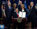 Donald Trump a ordonat, prin decret, construirea unui zid la granita cu Mexicul. Decizia vine sa opreasca imigratia ilegala - VIDEO