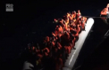 Aproape o mie de imigranti au fost salvati de la inec in urma mai multor operatiuni de salvare in Marea Mediterana - VIDEO