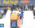 Distractie intr-un parc din Moscova. Mai multi tineri s-au intrecut cu saniile. Nu insa cu unele simple, ci in forma de autobuz sau racheta - VIDEO