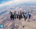65 de parasutiste au facut spectacol pe cerul statului Arizona la -25 de grade - VIDEO